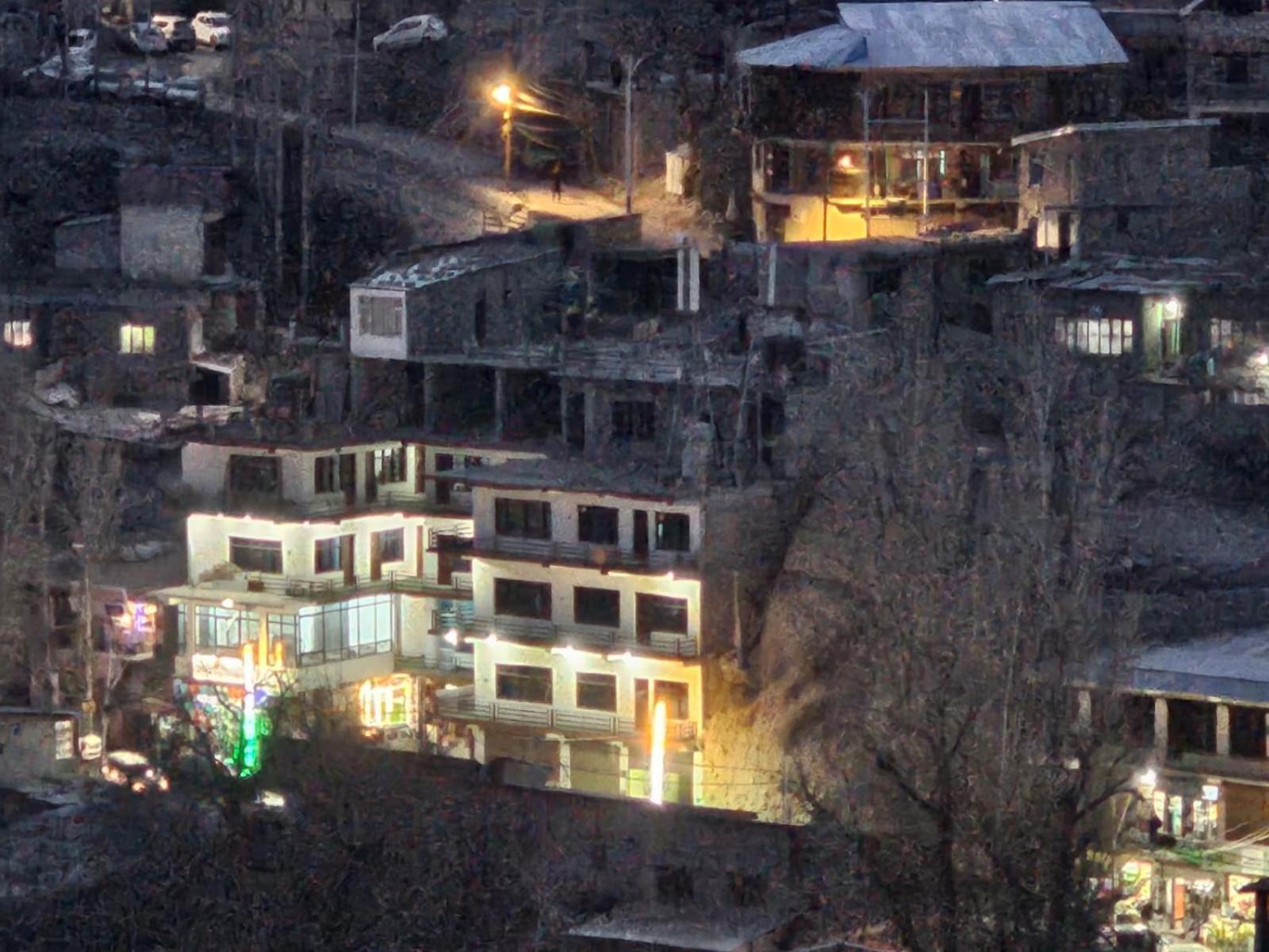 Hotel Afzal And Restaurant Kargil Eksteriør billede