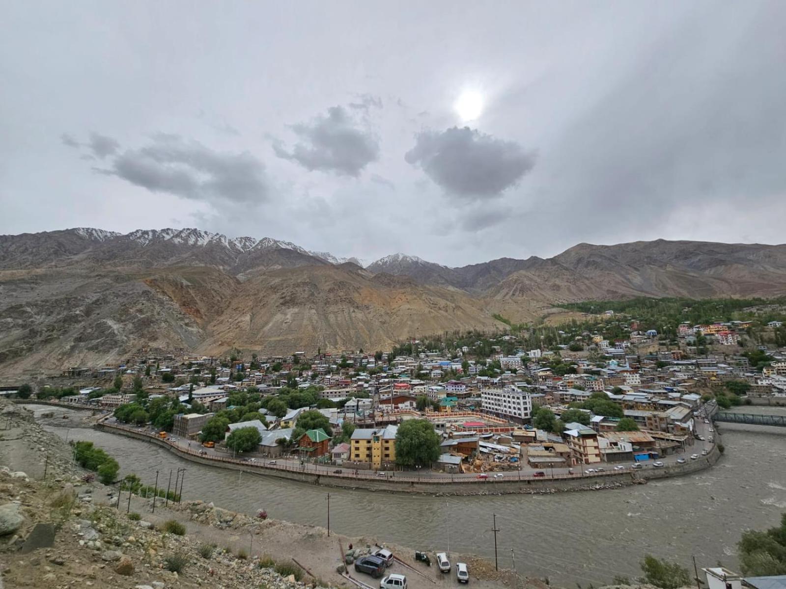 Hotel Afzal And Restaurant Kargil Eksteriør billede